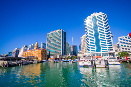 AUCKLAND, NEW ZEALAND- MAY 12, 2017: Beautiful view of the largest and most populous urban area in the country, with a panoramic view in a sunny beautiful dayのeditorial素材