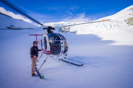 SOUTH ISLAND, NEW ZEALAND- MAY 24, 2017: Close up of helicopter and pilot waiting over the snow for hunters in South Westlands Southern Alps, New Zealandのeditorial素材
