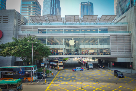 HONG KONG, CHINA - JANUARY 26, 2017: Unidentified people walking inside of the apple building in the city of Hong Kong, near of business center at day time.のeditorial素材