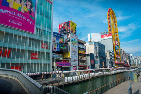OSAKA, JAPAN - JULY 18, 2017: Unidentified people walking around of Dotonbori district surrounding of sign advertisements at Numba area, in a cloudy day in Osaka City, Japanのeditorial素材