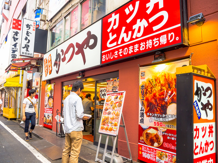 TOKYO, JAPAN JUNE 28 - 2017: Unidentified people walking and enjoying the beautiful famous Kabukicho district, surrounding of big buildings and advertisements, located in Tokyoのeditorial素材