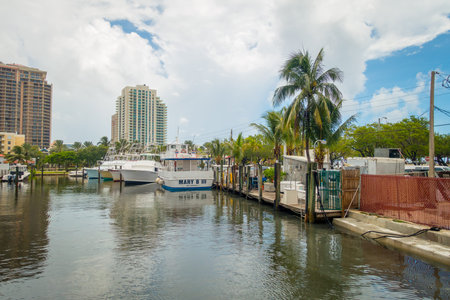 FORT LAUDERDALE, USA - JULY 11, 2017: Many boats displayed in a pier at Fort Lauderdale, Floridaのeditorial素材