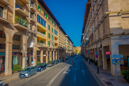 PALMA DE MALLORCA, SPAIN - AUGUST 18 2017: Unidentified people walking in the streets in the Historic Center of Palma de Mallorca,Spainのeditorial素材