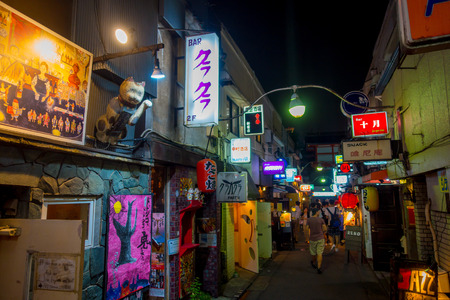 TOKYO, JAPAN JUNE 28 - 2017: Traditional back street bars in Shinjuku Golden Gai. Golden gai consists of 6 tiny alleys with 200 tiny bars and 20th century atmosphere, located in Tokyoのeditorial素材