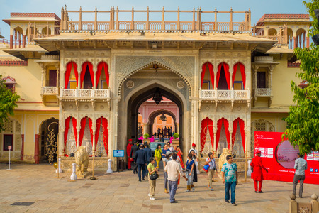 JAIPUR, INDIA - SEPTEMBER 19, 2017: Unidentified people at the entrance gate to the City Palace in Jaipur, Indiaのeditorial素材