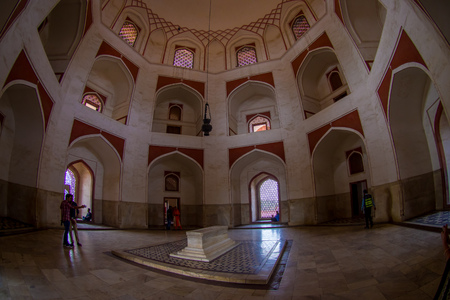 DELHI, INDIA - SEPTEMBER 19, 2017: Indoor view of the Humayun s Tomb, Delhi, India.のeditorial素材