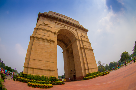 DELHI, INDIA - SEPTEMBER 19, 2017: A wide angle shot of the India Gate formerly known as the All India War Memorial at Rajpath, New Delhiのeditorial素材