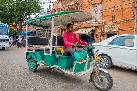 DELHI, INDIA - SEPTEMBER 19, 2017: Autorickshaw green in the street, paharganj. there are many tourist stay in this area in delhi in Indiaのeditorial素材