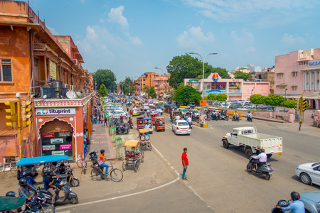 Jaipur, India - September 20, 2017: Crow of cars, motorcycle and people in the streets of the city near of the east gate, Pink City, Jaipur in Indiaのeditorial素材