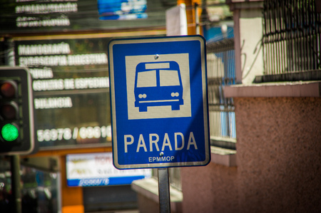 QUITO, ECUADOR - OCTOBER 23, 2017: Informative sign of bus stop at outdoors if the city of Quito, Ecuadorのeditorial素材