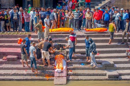 KATHMANDU, NEPAL OCTOBER 15, 2017: Religious burning ritual at Pashupatina temple, Kthmandu Nepalのeditorial素材