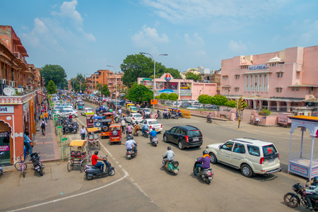 Jaipur, India - September 20, 2017: Crow of cars, motorcycle and people in the streets of the city near of the east gate, Pink City, Jaipur in Indiaのeditorial素材