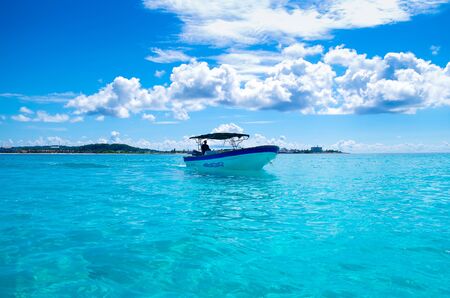 SAN ANDRES, COLOMBIA - OCTOBER 21, 2017: Amazing beautiful view of a man sailing in a boat in an gorgeos blue water, San Andres Island during a sunny day in San Andres, Colombiaのeditorial素材