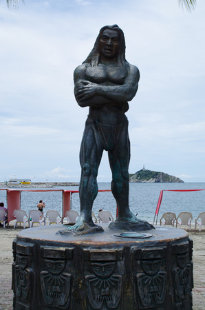 SANTA MARTA, COLOMBIA - OCTOBER 21, 2017: Statue of Lovers Park in downtown Santa Marta, popular caribbean destination in northern Colombiaのeditorial素材