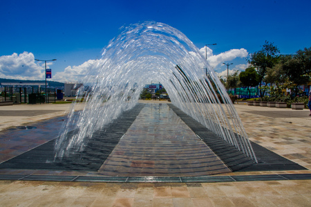 QUITO, ECUADOR- NOVEMBER, 27, 2017: Outdoor view of new boulevar in mainstreet in Amazonas avenue with a water entertainment structure in the city of Quitoのeditorial素材