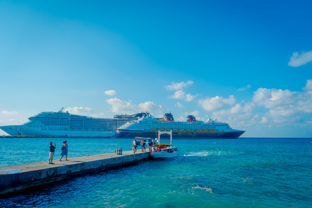 COZUMEL, MEXICO - NOVEMBER 09, 2017: Beautiful outdoor view of a Pier located in Cozumel, Mexico with a hoge cruises in the horizontのeditorial素材