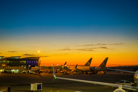 HOUSTON, EEUU, JANUARY, 29, 2018: Beautiful outdoor view of a Boeing 777-200 of United Airlines in the airport of Houston in a sunsetのeditorial素材