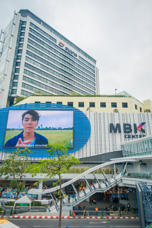 BANGKOK, THAILAND, FEBRUARY 08, 2018: Outdoor view of unidentified people at MBK center shopping mall with a huge screen in front in Bangkokのeditorial素材