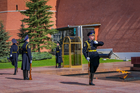 MOSCOW, RUSSIA- APRIL, 24, 2018: Soldiers of the Kremlin regiment are changing the guard near the Tomb of the Unknown Soldierのeditorial素材