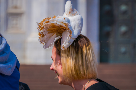 MOSCOW, RUSSIA- APRIL, 24, 2018: Unidentified young blonde woman stands at a street with a pigeon in her head, beautiful girl in Moscowのeditorial素材