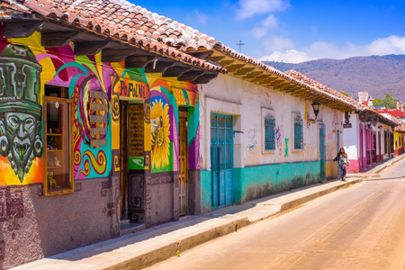SAN CRISTOBAL DE LAS CASAS, MEXICO, MAY, 17, 2018: Streets in the cultural capital of Chiapas in the city center maintains its Spanish colonial layout and much of its architectureのeditorial素材