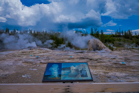 YELLOWSTONE, MONTANA, USA MAY 24, 2018: Informative sign of Giant Geyser, the second tallest geyser of the world. Upper Geyser Basin, Yellowstone National Parkのeditorial素材