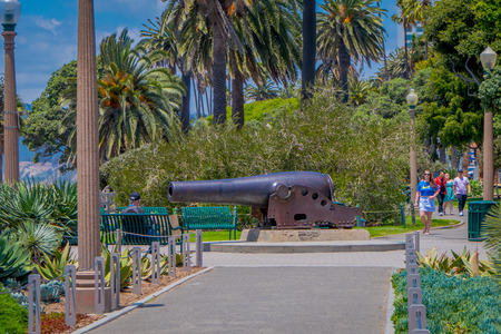 Los Angeles, California, USA, JUNE, 15, 2018: Unidentified tourists walking in the Santa Monica cannon park and birds of paradiseのeditorial素材