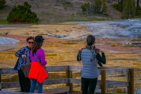 YELLOWSTONE, MONTANA, USA MAY 24, 2018: Tourist taking pictures and enjoying trhe gorgeous day in Mammoth Hot Springs,Yellowstone National Parkのeditorial素材