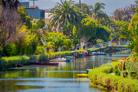 Los Angeles, California, USA, AUGUST, 20, 2018: Outdoor view of unidentified people walking in the white bridge, and houses along a canal in Venice Beach, Los Angeles, Californiaのeditorial素材