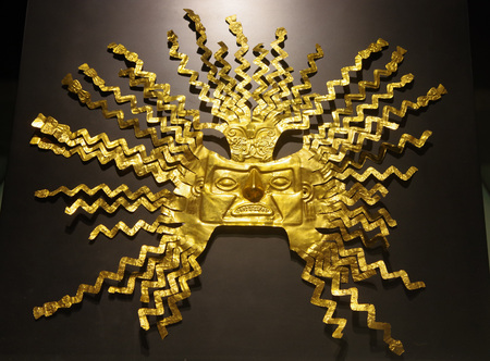 QUITO, ECUADOR - AUGUST 24, 2018: Close up of beautiful golden Inca mask inside of el Agora museum located in Casa de la Cultura in Quitoのeditorial素材