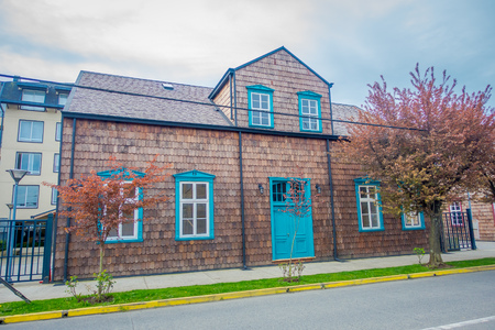 PUERTO VARAS, CHILE, SEPTEMBER, 23, 2018: Outdoor view of old wooden house building, with some trees in front, located in Puerto Varas in Chileのeditorial素材