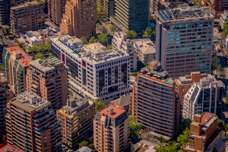 SANTIAGO, CHILE - SEPTEMBER 13, 2018: Above beautiful landscape view of Santiago of Chile from Costanera Center in Chileのeditorial素材