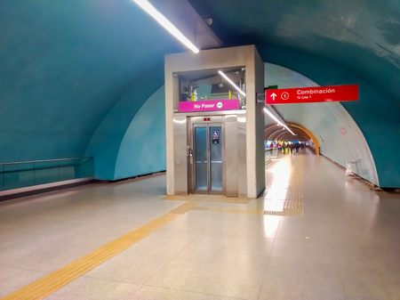 SANTIAGO, CHILE - SEPTEMBER 14, 2018: Indoor view of modern elevator inside o central station in metro of Chile, opened in 1885, now it is the citys only railway stationのeditorial素材