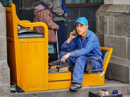 Quito, Ecuador, September 29, 2019: Local shoe shinner at the historic centre of Quito, Ecuador. Proclaimed by the Unesco.のeditorial素材