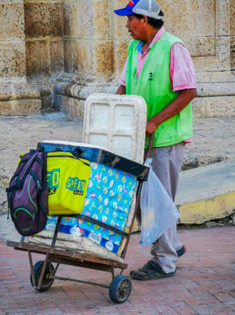 CARTAGENA, COLOMBIA - NOVEMBER 12, 2019: Ice cream Street vendors at the Streets of the Getsemani neighborhood of Cartagena, Colombiaのeditorial素材
