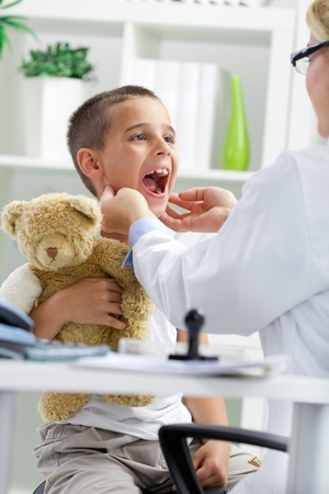 doctor examines the little boyの写真素材