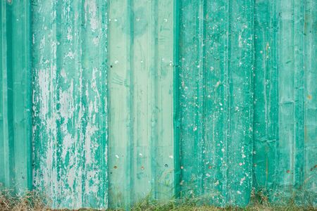 green corrugated metal wall texture backgroundの写真素材