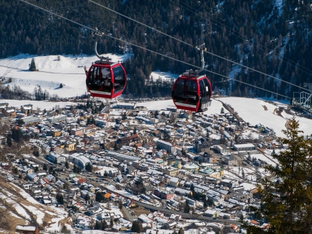 Cableway above Scuol in winter time  Switzerland のeditorial素材