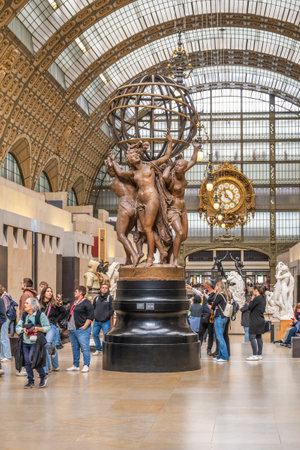 PARIS, FRANCE - APRIL 15, 2023: Main hall of Orsay Museum, French: Musee d Orsay, in former train station building, Paris, France.のeditorial素材