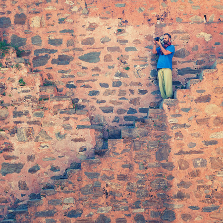 JODHPUR, RAJASTHAN, INDIA - CIRCA NOV 2012: Tourist on the ancient stairs making photoのeditorial素材