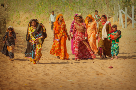 PUSHKAR, RAJASTHAN, INDIA - CIRCA NOV 2012: Indian women in traditional attireのeditorial素材