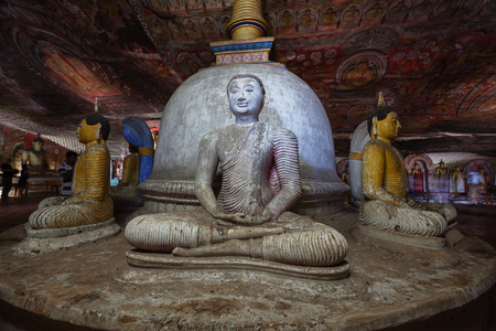 DAMBULLA, SRI LANKA - CIRCA APR 2013: Inside of Dambulla cave temple. A lot statues of Buddhaのeditorial素材