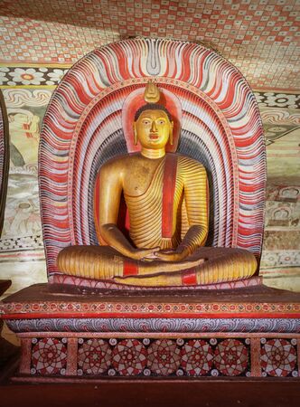 DAMBULLA, SRI LANKA - CIRCA APR 2013: In the Dambulla cave temple. Ancient Buddha Statueのeditorial素材