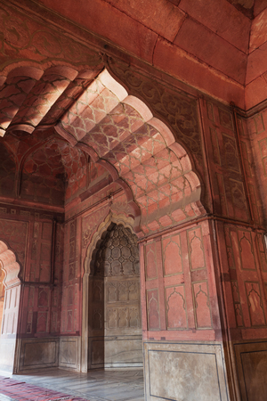 Arch of ancient Indian temple. Delhi, India.のeditorial素材