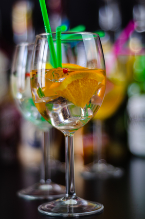 fresh and refreshing cocktails based on gin, a distinctive herbal flavor, barの写真素材