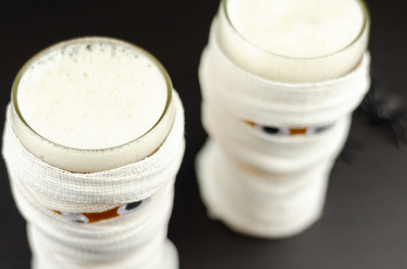 glass of beer decorated like an Egyptian mummy, a drink for a halloween party, scary beerの写真素材