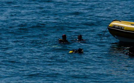 LA HERRADURA, SPAIN - JUNE 14, 2018 People on the water preparing for immersion and discovering the underwater world, active sportのeditorial素材