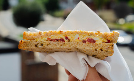 Free range egg mixed with tangy salad cream and slices of sweet tomatoes, all in sandwich malted bread, food takeawayの写真素材