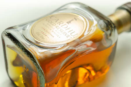 LONDON, UNITED KINGDOM - OCTOBER 11, 2020 Bottle of Cardhu Gold Reserve, single malt scotch whisky cask selection, made at a  Speyside distillery near Archiestown, Moray, Scotlandのeditorial素材