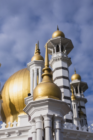 Kuala Kangsar - 25 Dec 2017:  Golden domes and minarets of Perak royal mosque, Masjid Ubudiahのeditorial素材
